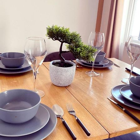 Uk Chaps Retreat: 2 Bedroom - 2Bathroom Apartment Лондон Екстер'єр фото
