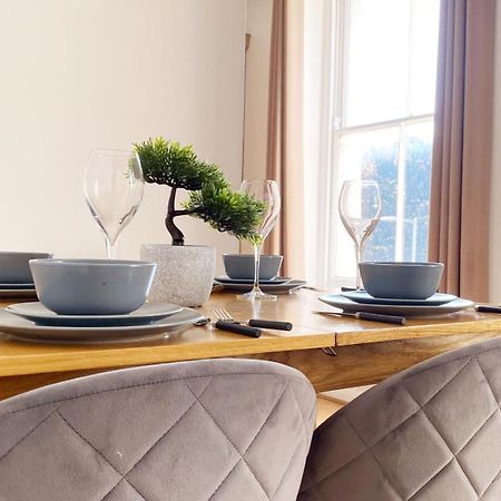Uk Chaps Retreat: 2 Bedroom - 2Bathroom Apartment Лондон Екстер'єр фото
